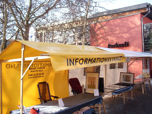 Informationsstand auf dem Fehrbelliner Platz